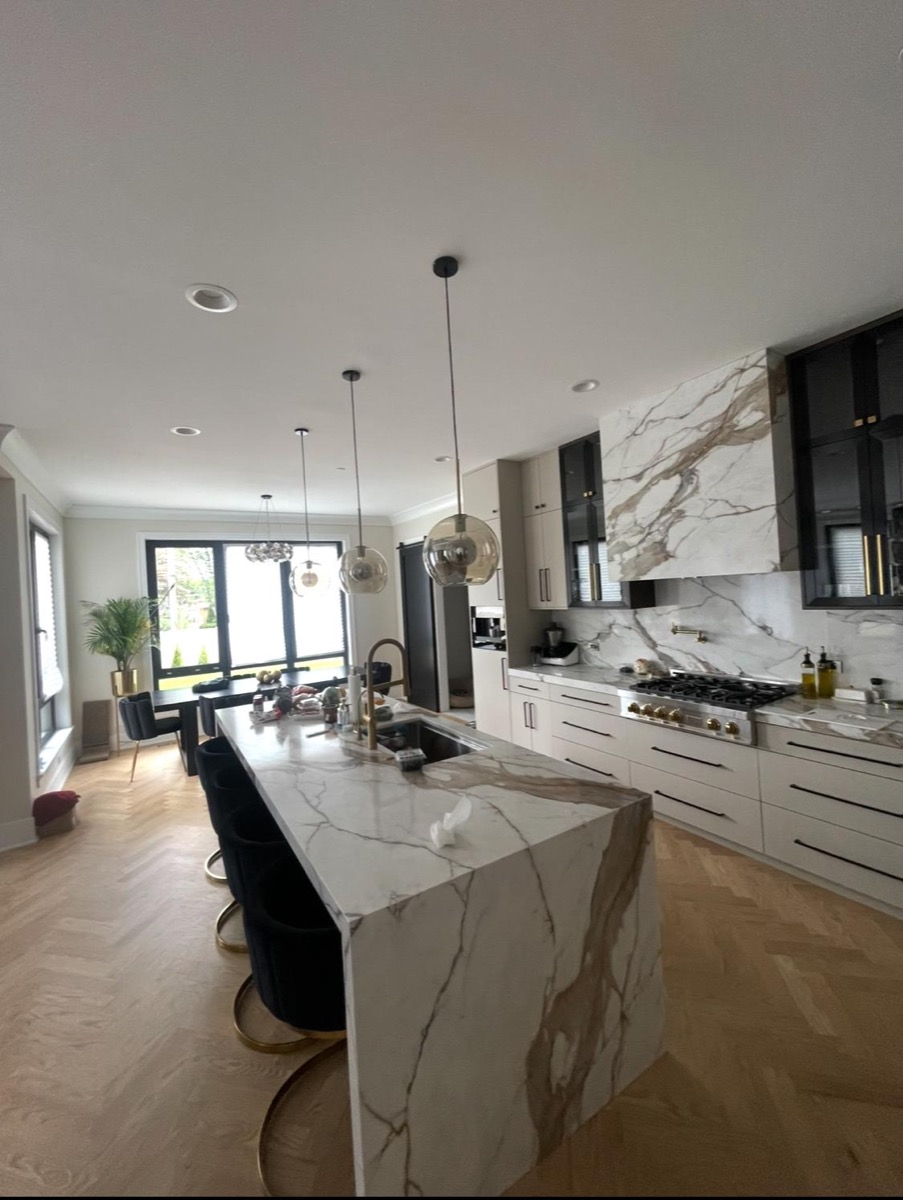 Luxury kitchen with calacatta marble waterfall island — Epic Homes Construction